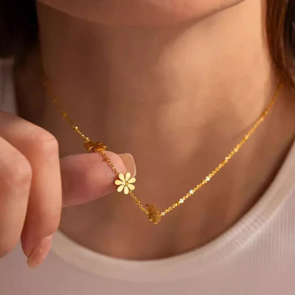 Anti Tarnish Floral Themed Pendant Necklace