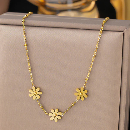 Anti Tarnish Floral Themed Pendant Necklace